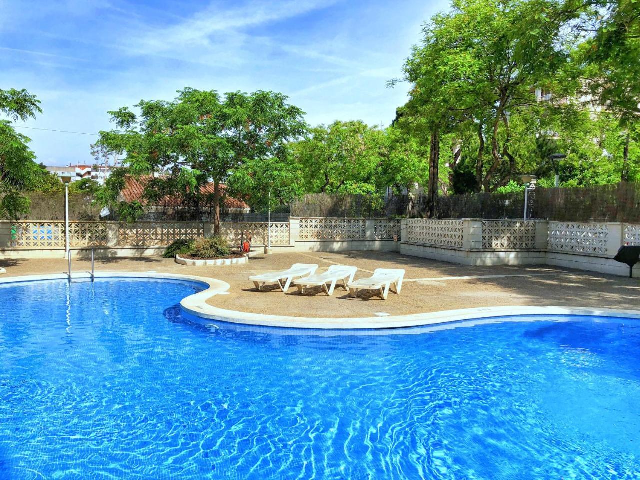 Juniper Apartment ซาลอว์ ภายนอก รูปภาพ